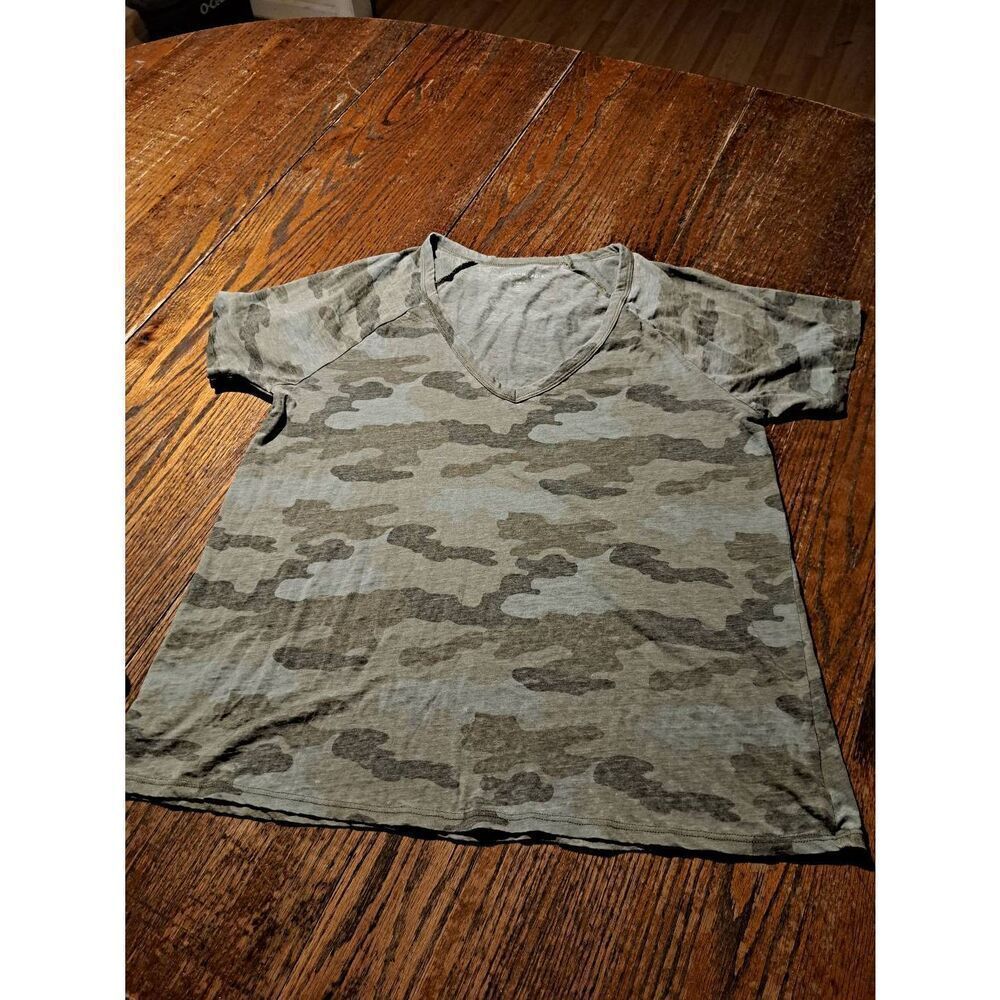 Large American Eagle Distressed Short Sleeve Pullover Semi Sheer VNeck Shirt